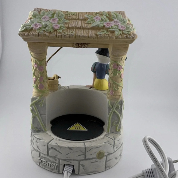 SCENTSY **Retired** Disney SnowWhite The Seven Dwarfs Wax Melt Fragrance Warmer - Picture 5 of 10
